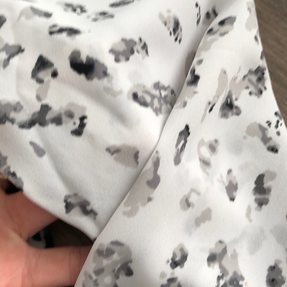 2/40$ 🛍 Beautiful leopard blouse | chiffon - Picture 4 of 4